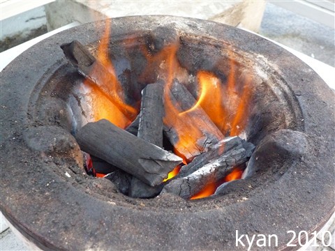 七輪を使った効率的な火熾し方法 炭火に魅せられて